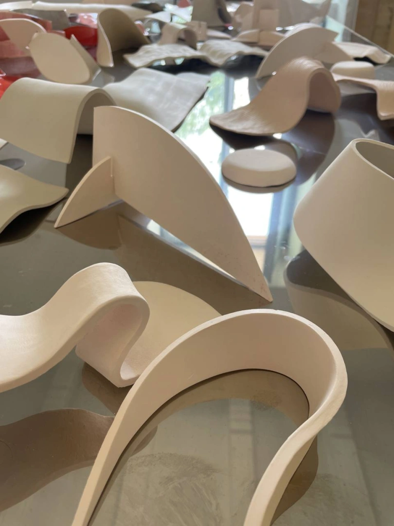 Photo 6048681462221355006 y